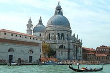 Basilica Santa Maria della Salute - Empfängerin, Umwandlerin und Verteilerin der Lebenskraft - potenzierte Weite über die menschlichen Dominierungen  hinaus. Ein Lieblingsort, zum ewigen Verweilen.