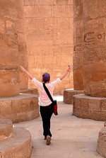 Die Größe einüben und mit ihr tanzen -
Ägypten, Luxor 2009